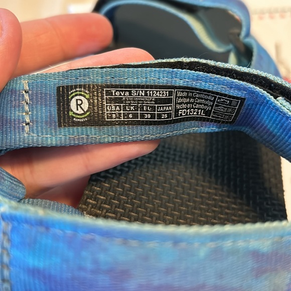 Teva sandals, size 8.  Very minimal wear. - Picture 3 of 3